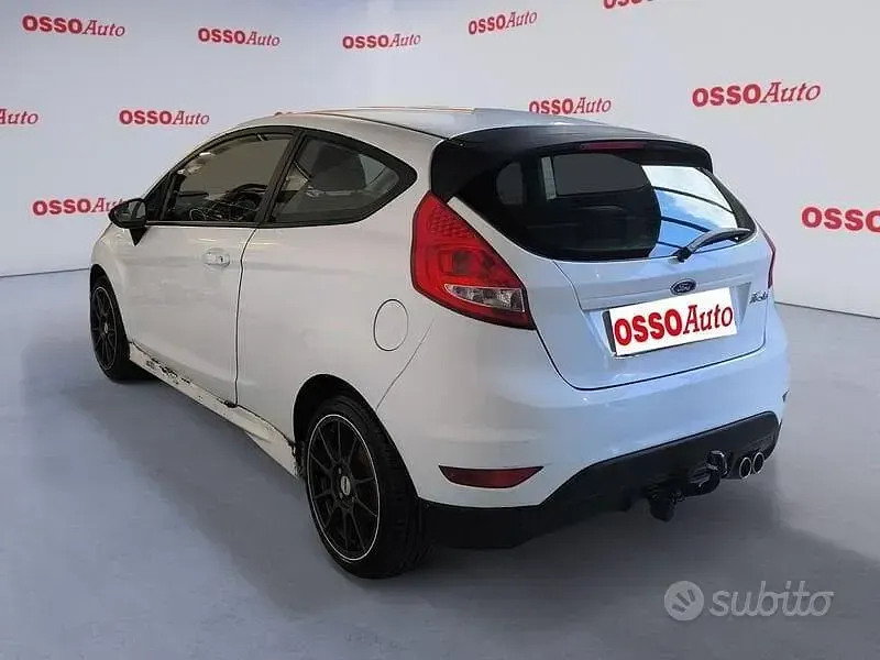 Usata Ford Fiesta 82 CV (60 kW) 2009 Bianco Berlina