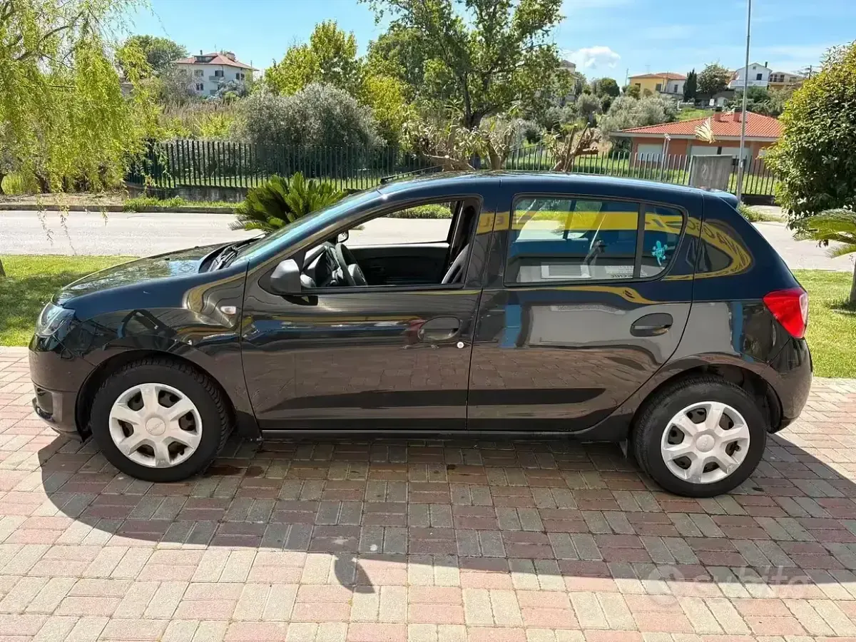 Usata Dacia Sandero 75 CV (55 kW) 2013 Nero Berlina