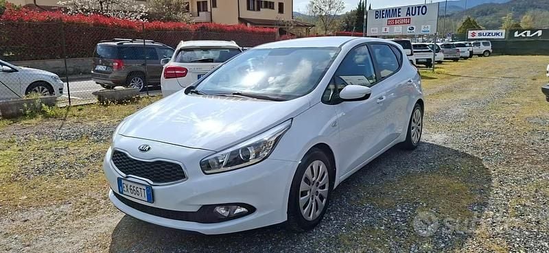 Usata Kia Ceed Active 90 CV (66 kW) 2015 Bianco Utilitaria