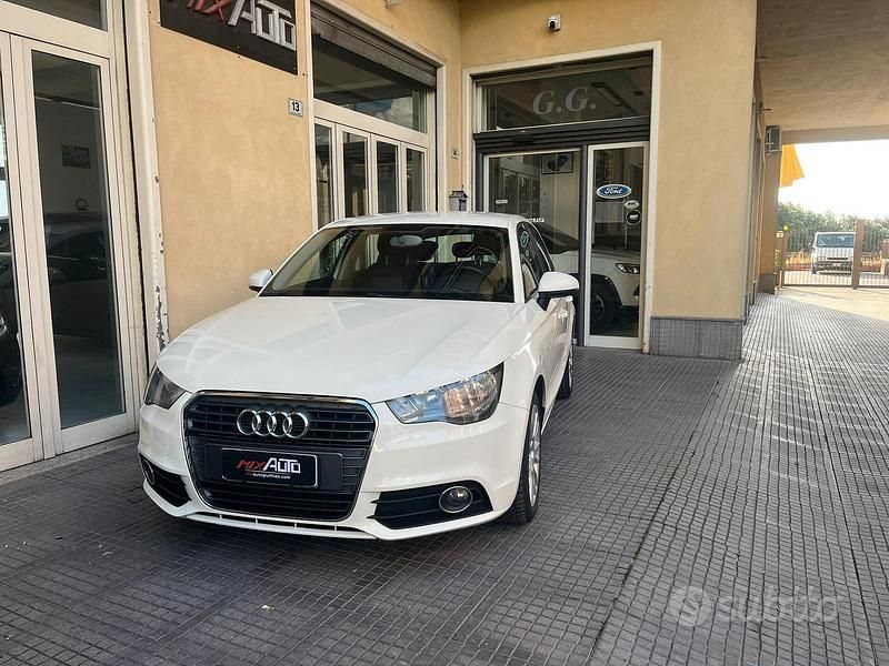 Bianco Usata 2013 Audi A1 Ambition Tre volumi | 8490 € (Buon prezzo) - Immagine 1/4