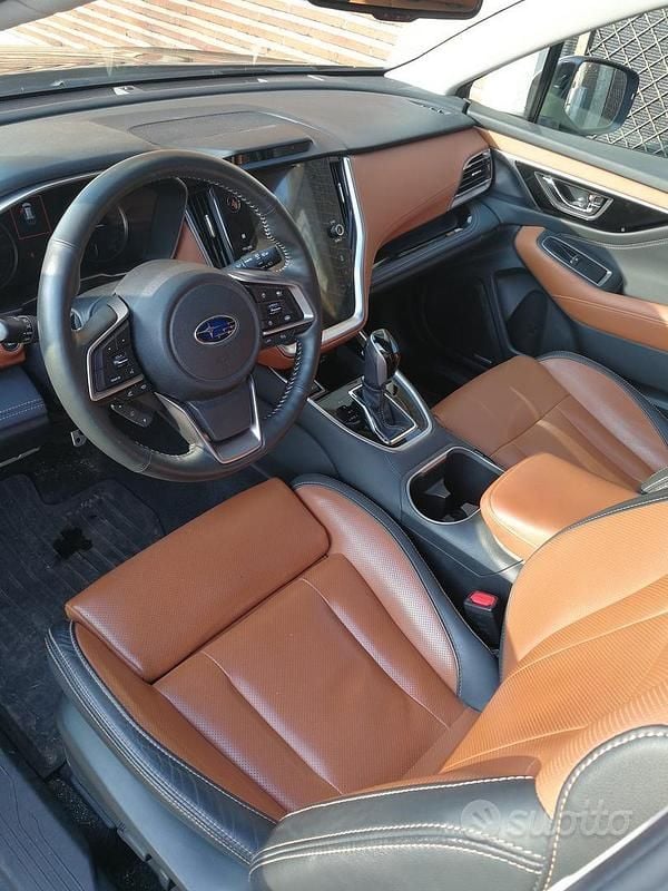 Usata Subaru Outback Premium 169 CV (124 kW) 2022 Nero Station wagon