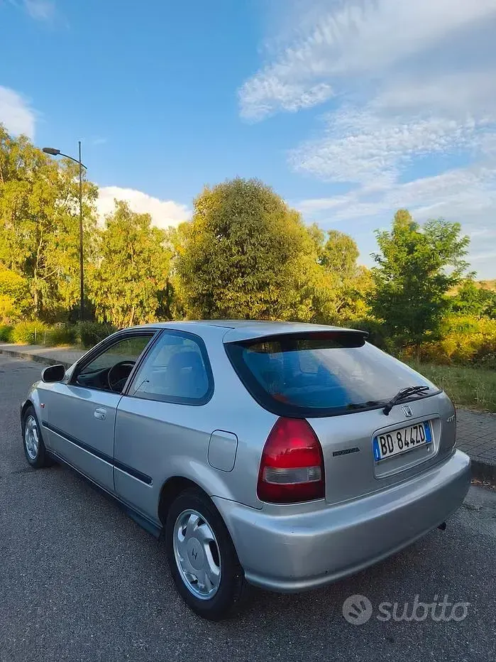 Usata Honda Civic 90 CV (66 kW) 1999 Grigio Berlina