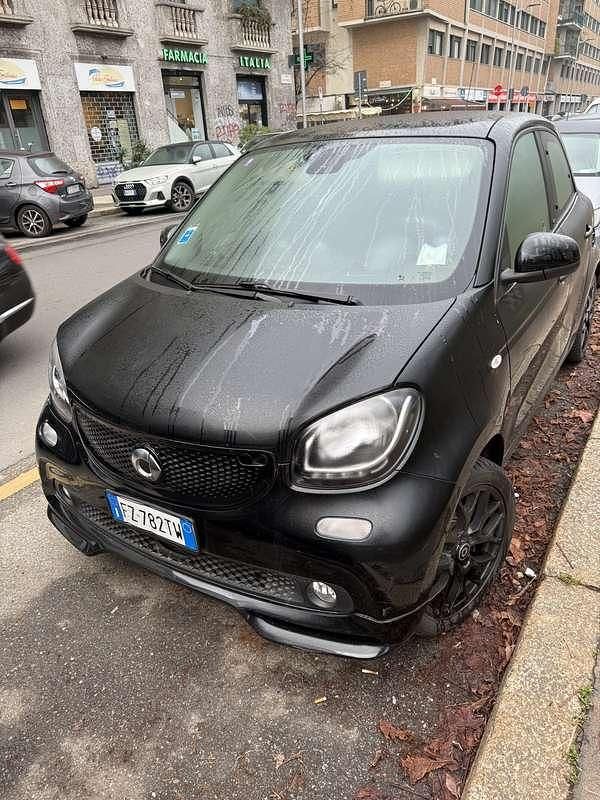 Usata Smart ForFour Superpassion 90 CV (66 kW) 2021 Nero Utilitaria