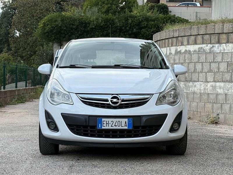 Usata Opel Corsa Cosmo 95 CV (69 kW) 2012 Bianco Berlina