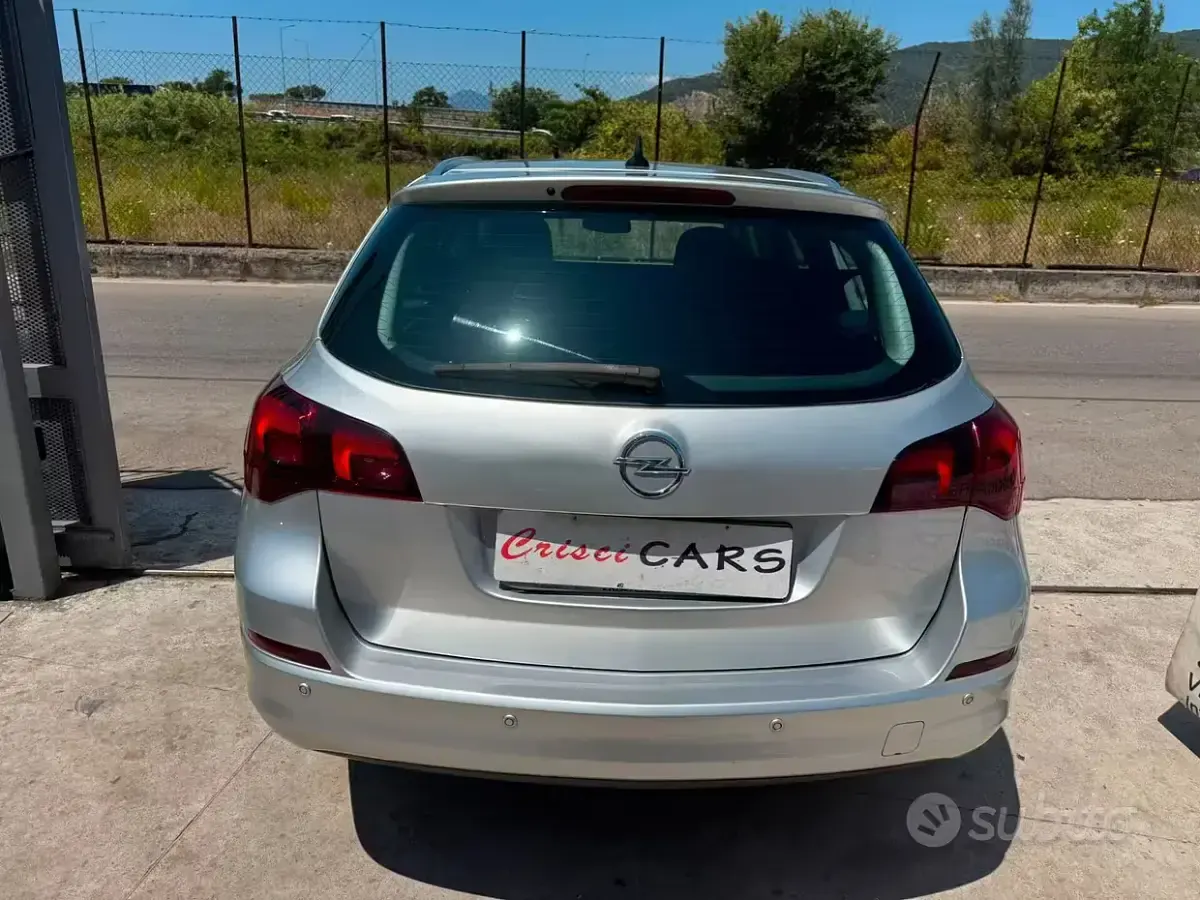 Usata Opel Astra Cosmo 125 CV (91 kW) 2012 Grigio Station wagon