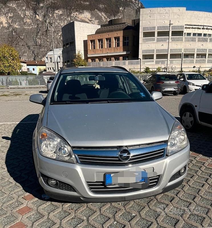 Usata Opel Astra Elegance 101 CV (74 kW) 2007 Grigio Station wagon