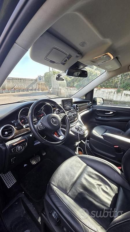 Usata Mercedes V220 136 CV (100 kW) 2019 Nero Monovolume