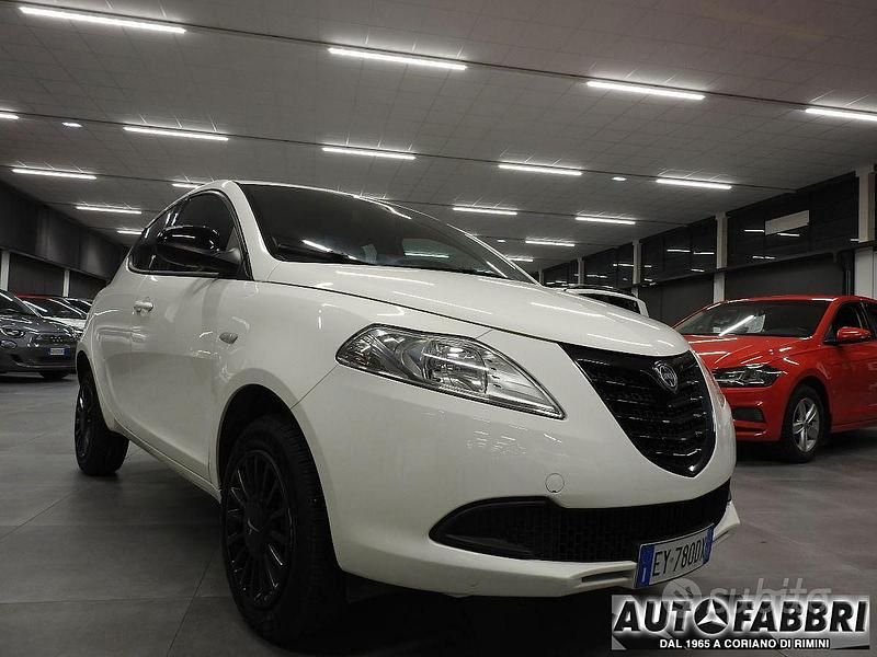 Usata Lancia Ypsilon 85 CV (62 kW) 2015 Bianco Utilitaria