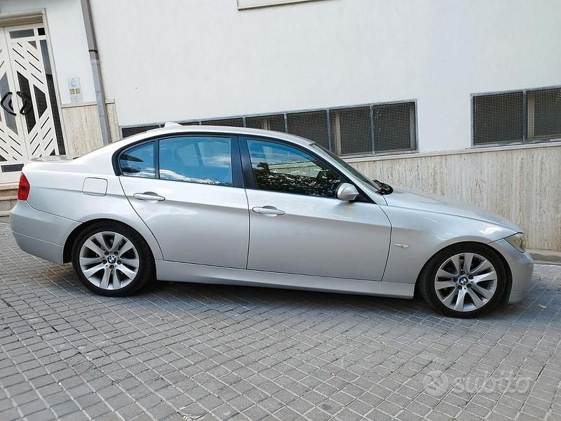 Usata BMW 320 Sport Line 163 CV (119 kW) 2005 Argento Berlina