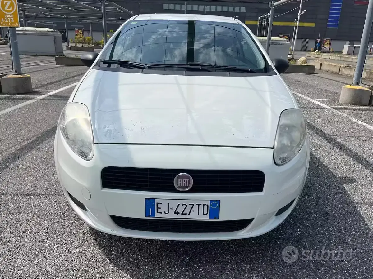 Usata Fiat Grande Punto 77 CV (56 kW) 2011 Bianco Utilitaria