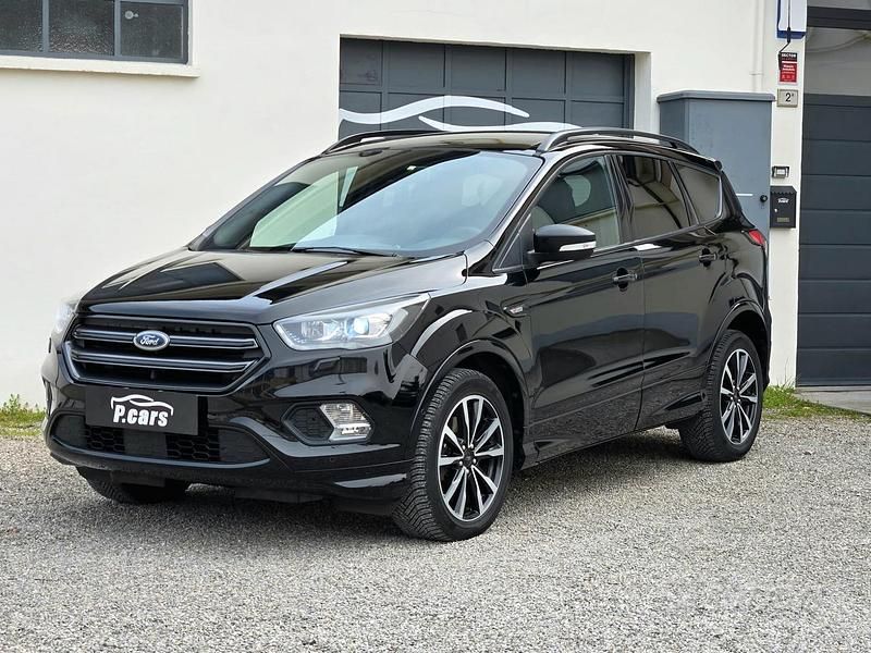 Usata Ford Kuga ST-Line 120 CV (88 kW) 2018 Nero SUV