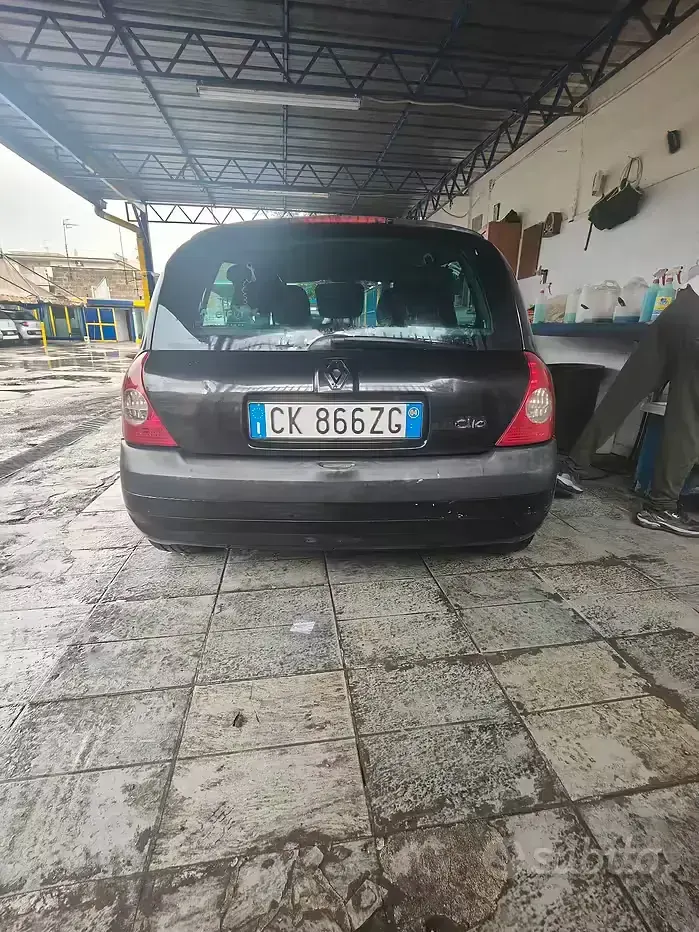 Usata Renault Clio II 75 CV (55 kW) 2004 Nero Berlina