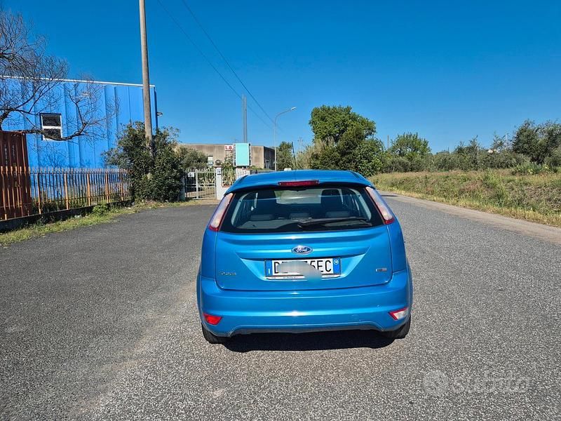 Usata Ford Focus Titanium 110 CV (80 kW) 2010 Blu Berlina