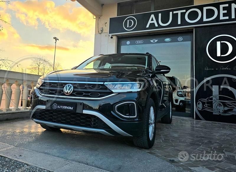 Usata VW T-Roc Life 116 CV (85 kW) 2022 Nero SUV