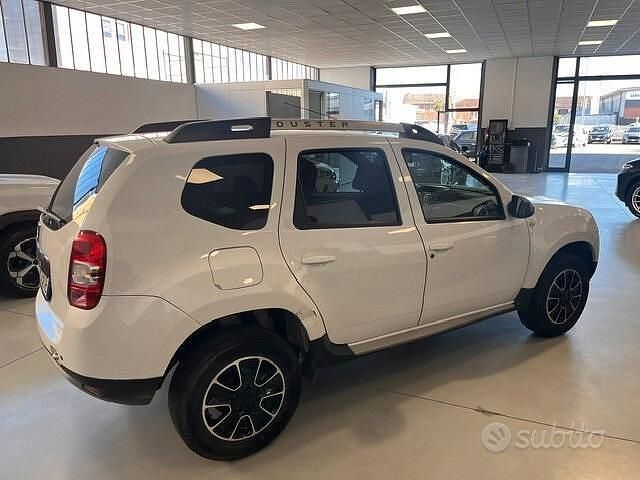 Usata Dacia Duster Lauréate 115 CV (84 kW) 2016 Bianco SUV