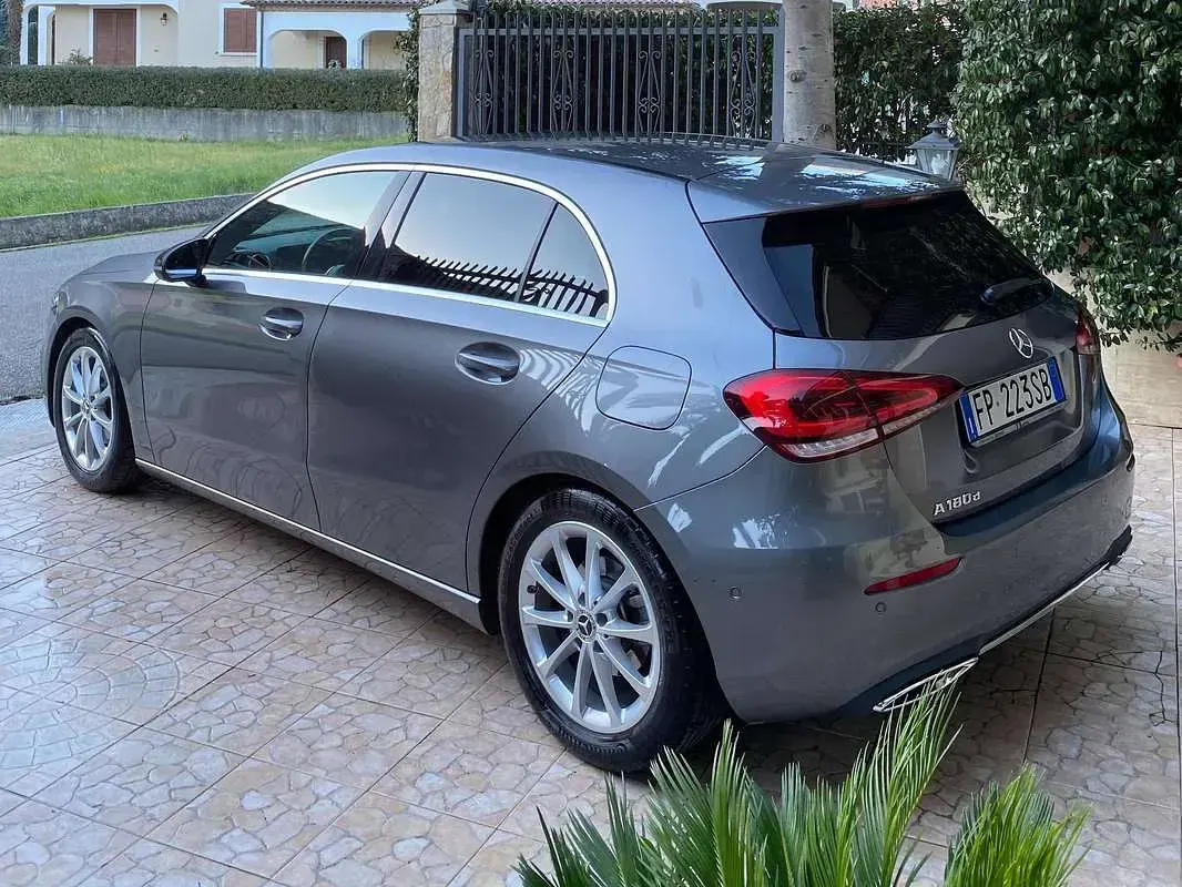 Usata Mercedes A180 116 CV (85 kW) 2018 Grigio Berlina
