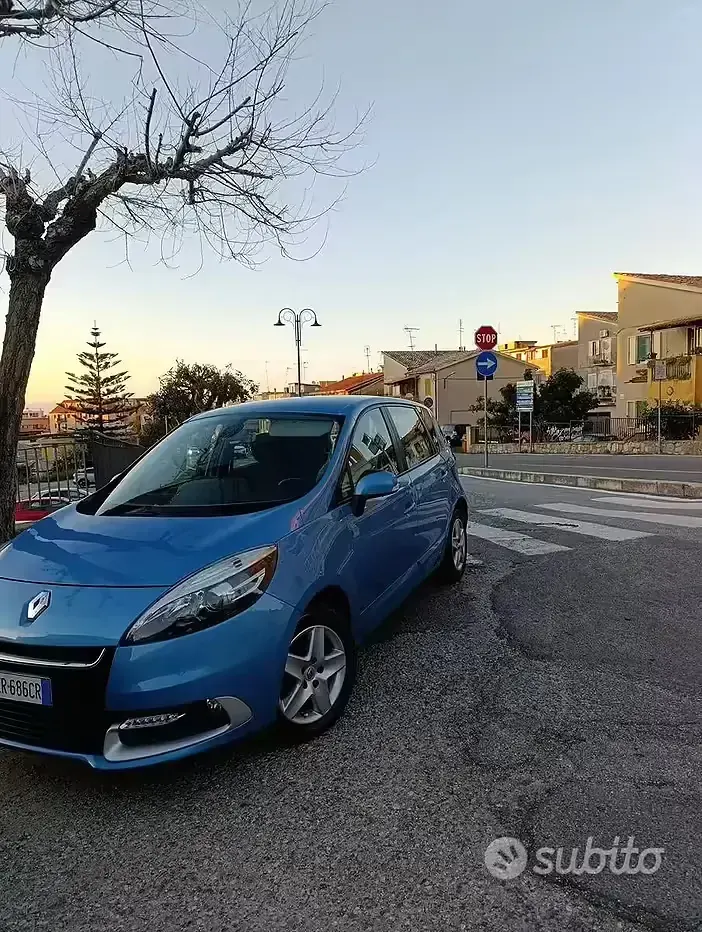 Usata Renault Scénic III 110 CV (80 kW) 2013 Blu Monovolume