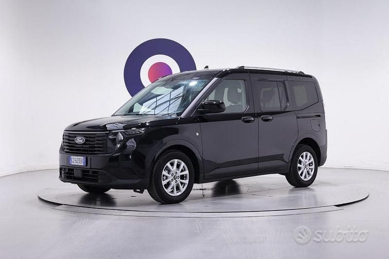 Usata Ford Tourneo Courier Titanium 125 CV (91 kW) 2025 Nero Monovolume
