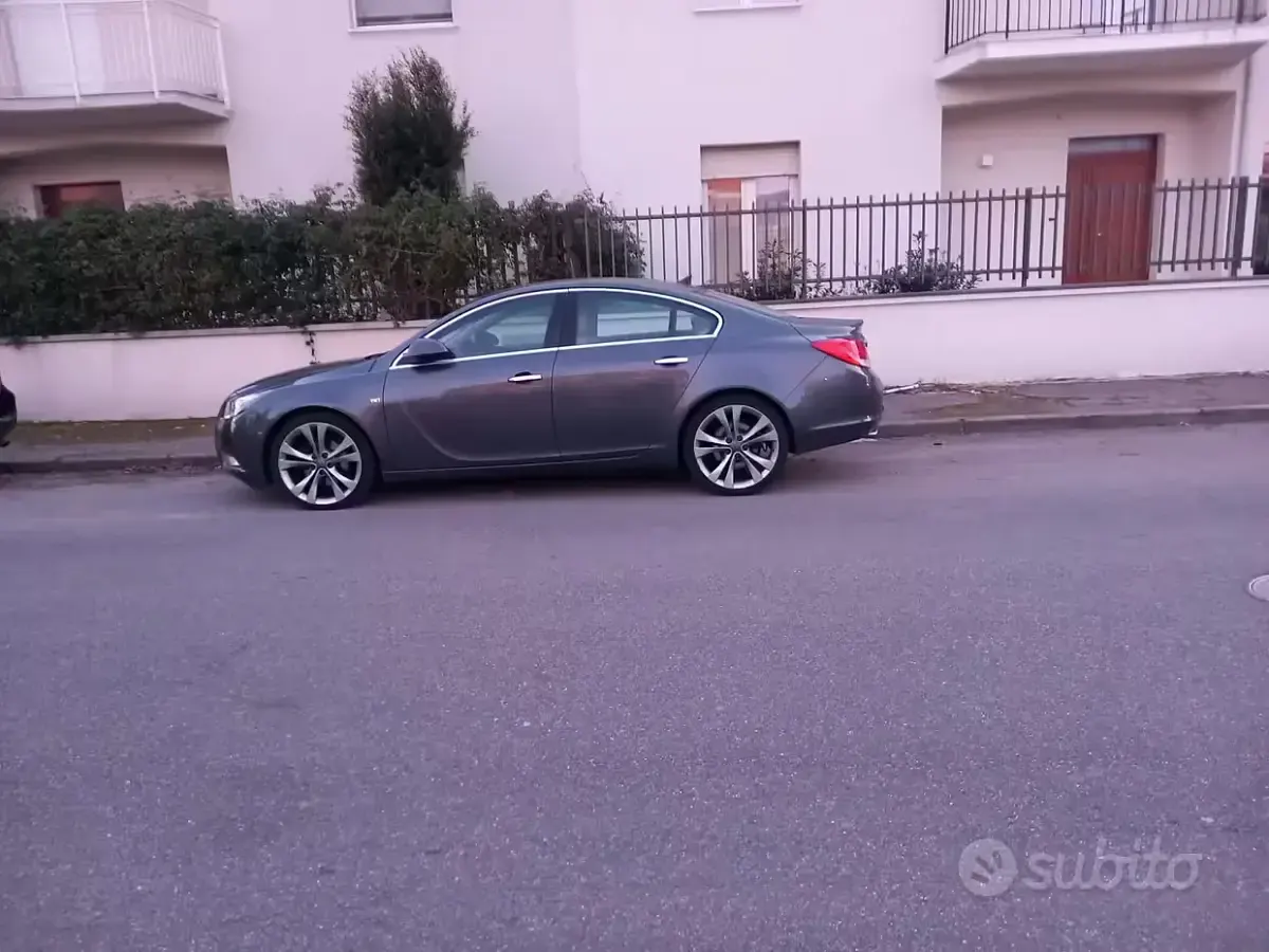 Usata Opel Insignia Cosmo 160 CV (117 kW) 2009 Grigio Berlina