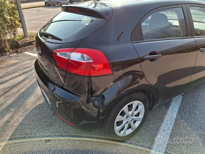 Usata Kia Rio 2013 Nero Berlina