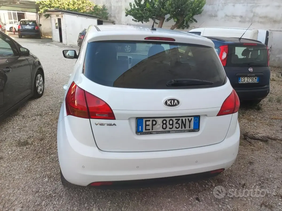 Usata Kia Venga Active 90 CV (66 kW) 2014 Bianco Utilitaria