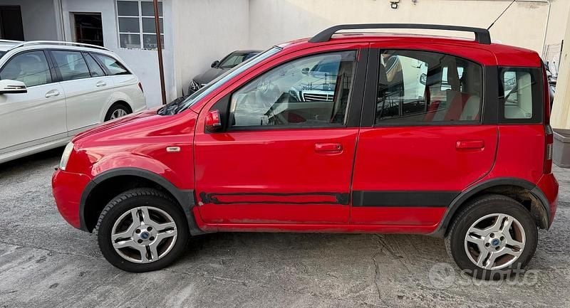 Usata Fiat Panda 4x4 69 CV (50 kW) 2006 Rosso Utilitaria