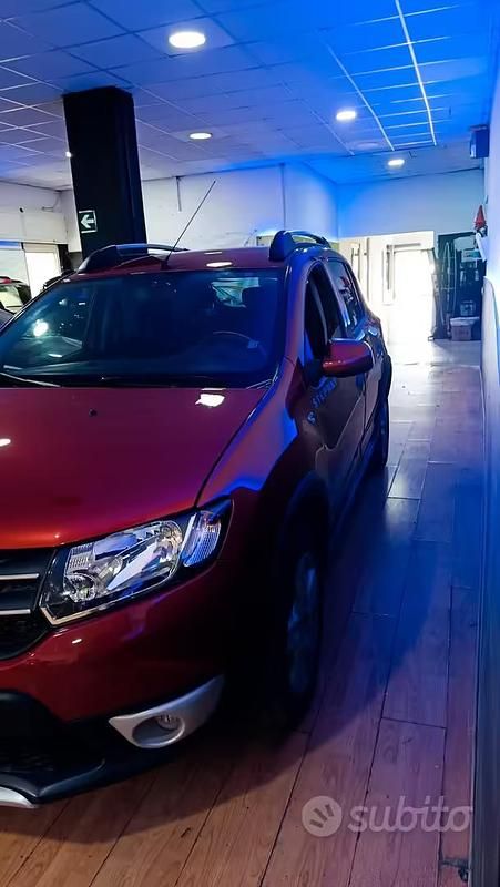 Usata Dacia Sandero Prestige 90 CV (66 kW) 2014 Rosso Berlina