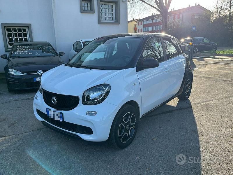 Usata Smart ForFour Electric Drive Passion 60 kW (82 CV) 2019 Bianco pastello Berlina