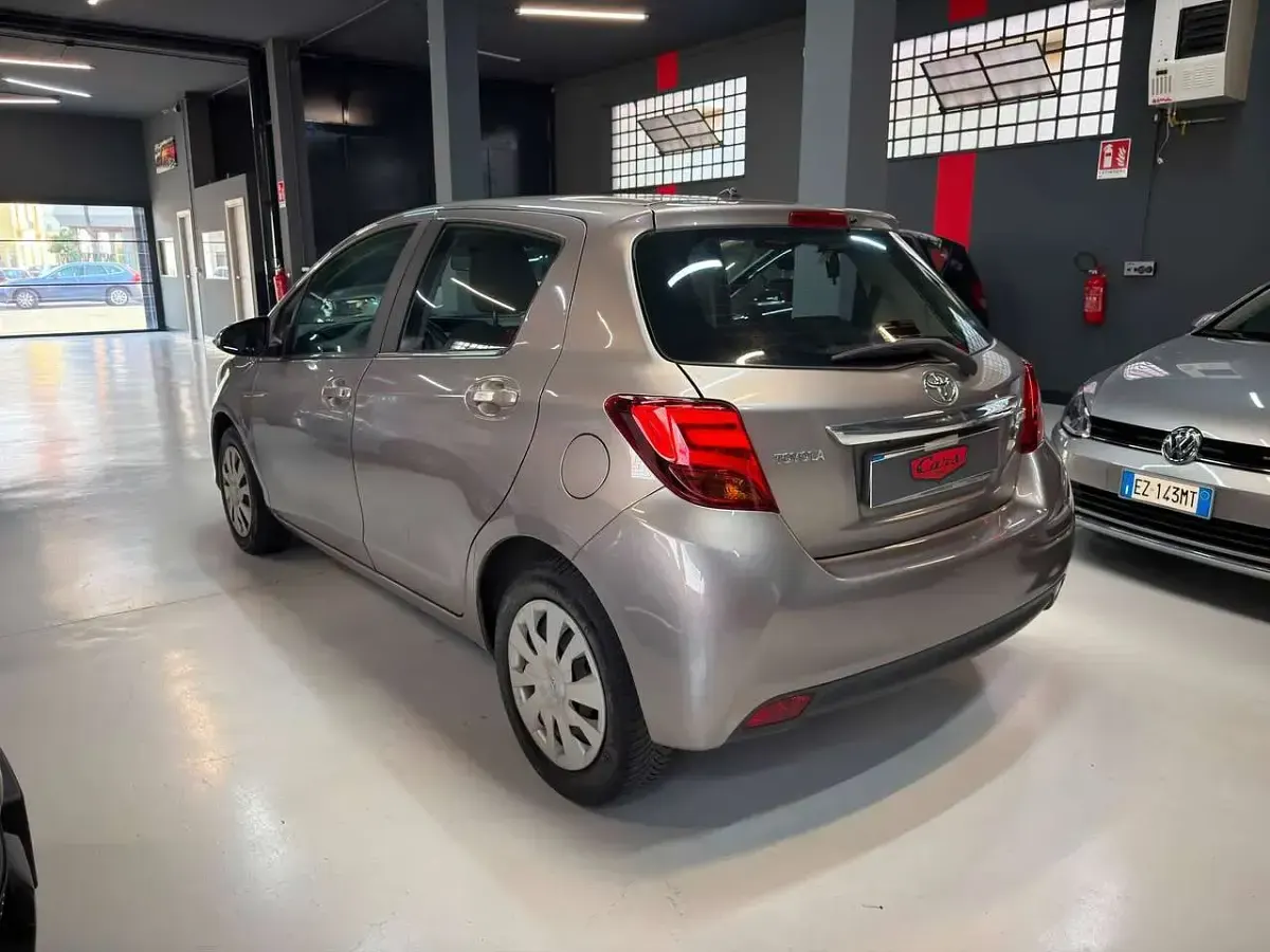 Usata Toyota Yaris Cool 69 CV (50 kW) 2014 Other Utilitaria