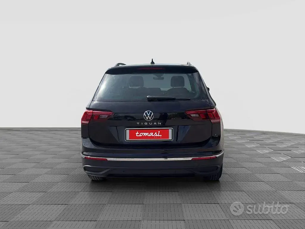 Usata VW Tiguan Life 150 CV (110 kW) 2023 Nero profondo SUV