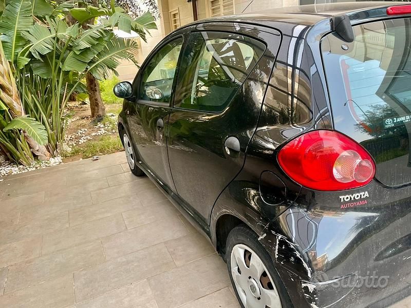 Usata Toyota Aygo 68 CV (50 kW) 2008 Nero Utilitaria