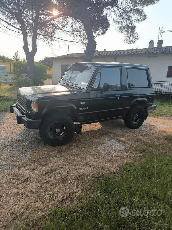 Nero Usata 1991 Mitsubishi Pajero SUV | 6000 € - Immagine 1/4