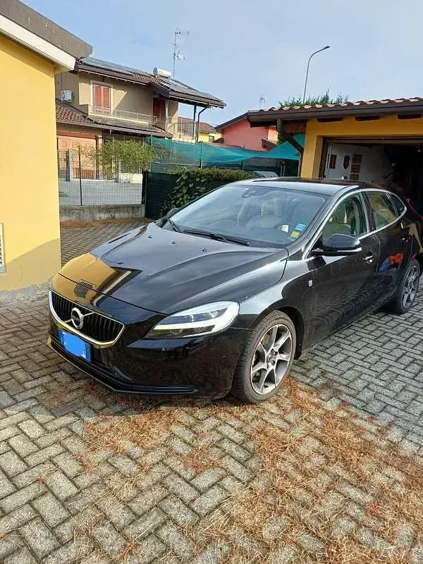 Usata Volvo V40 Ocean Race 120 CV (88 kW) 2016 Nero Berlina