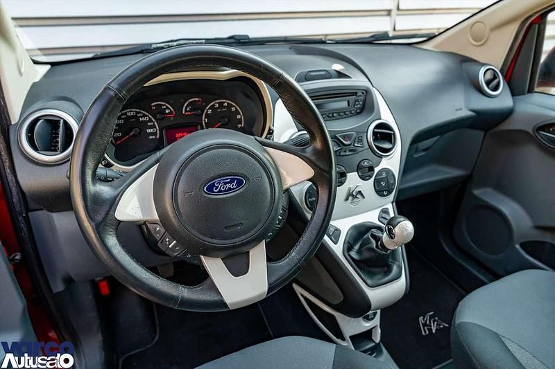 Usata Ford Ka Titanium 69 CV (50 kW) 2015 Race red Utilitaria