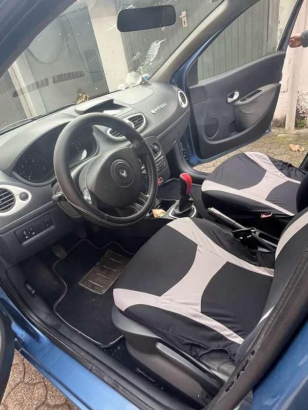 Usata Renault Clio II Dynamique 84 CV (61 kW) 2011 Berlina