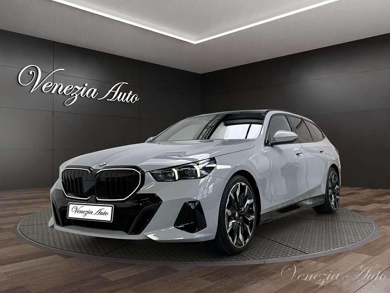 Usata BMW 540 M Sport 303 CV (222 kW) 2025 Grigio Station wagon