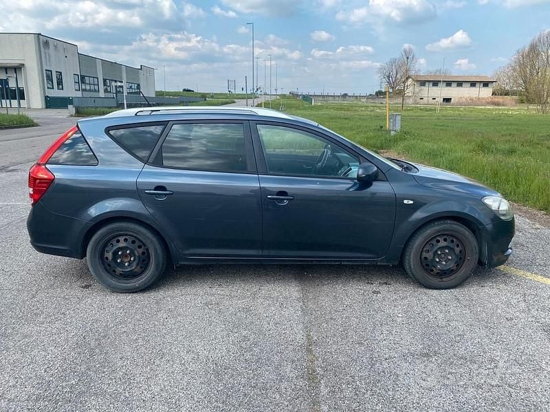 Usata Kia Ceed Sportswagon 115 CV (84 kW) 2012 Grigio Station wagon