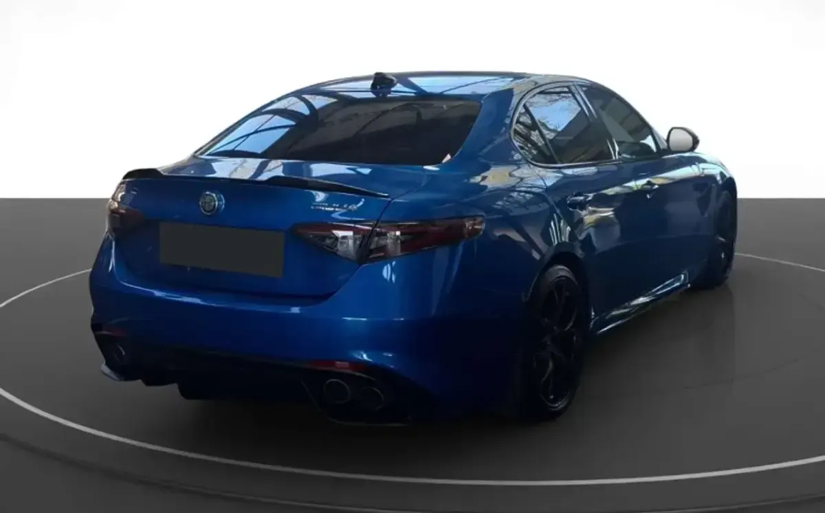 Usata Alfa Romeo Giulia Quadrifoglio 519 CV (381 kW) 2024 Blu/azzurro Berlina