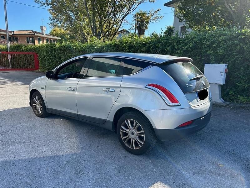 Usata Lancia Delta Silver 120 CV (88 kW) 2012 Grigio Utilitaria