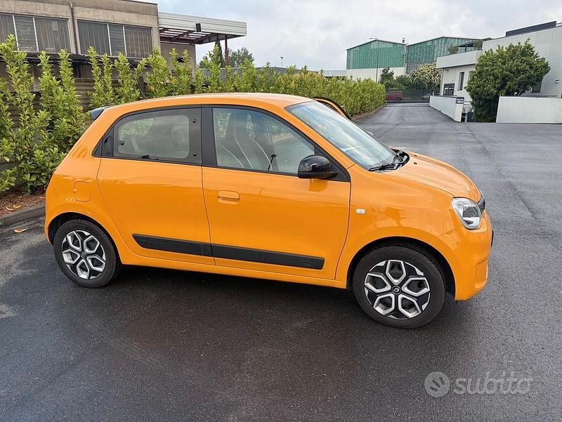 Usata Renault Twingo Zen 65 CV (47 kW) 2023 Giallo Utilitaria