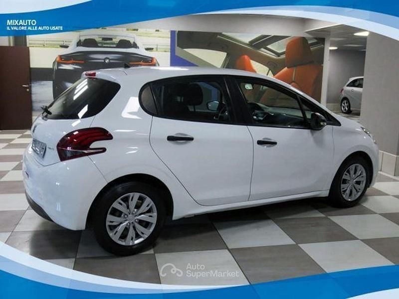 Usata Peugeot 208 Access 75 CV (55 kW) 2016 Bianco pastello Utilitaria