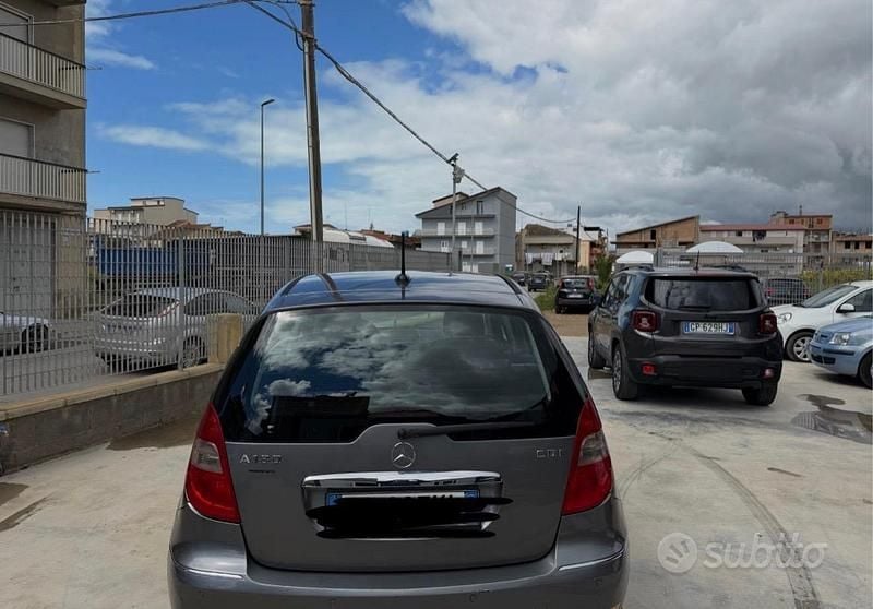 Usata Mercedes A180 Avantgarde 109 CV (80 kW) 2010 Grigio Berlina