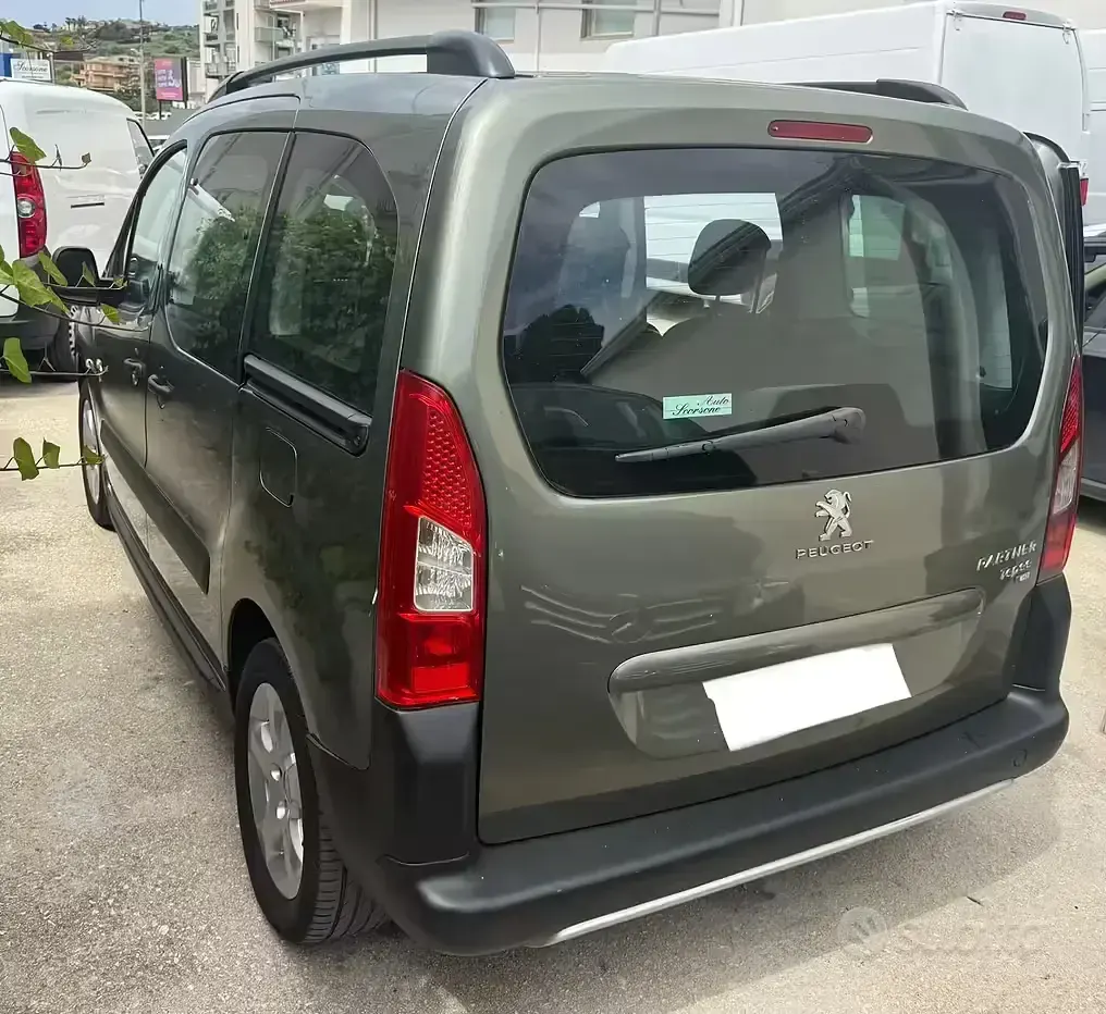 Usata Peugeot Partner 92 CV (67 kW) 2011 Verde Monovolume
