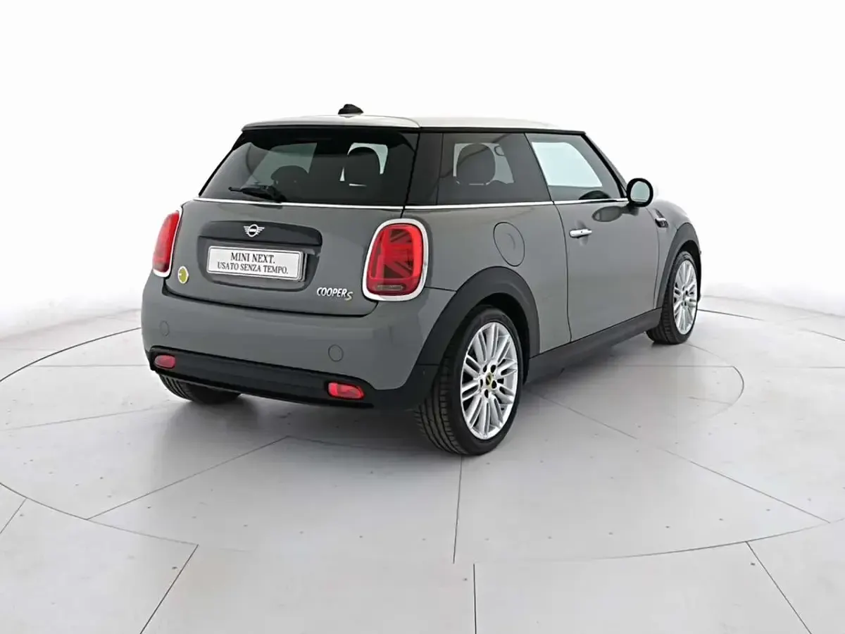 Usata Mini Cooper SE Essential 75 kW (102 CV) 2021 Grigio Utilitaria