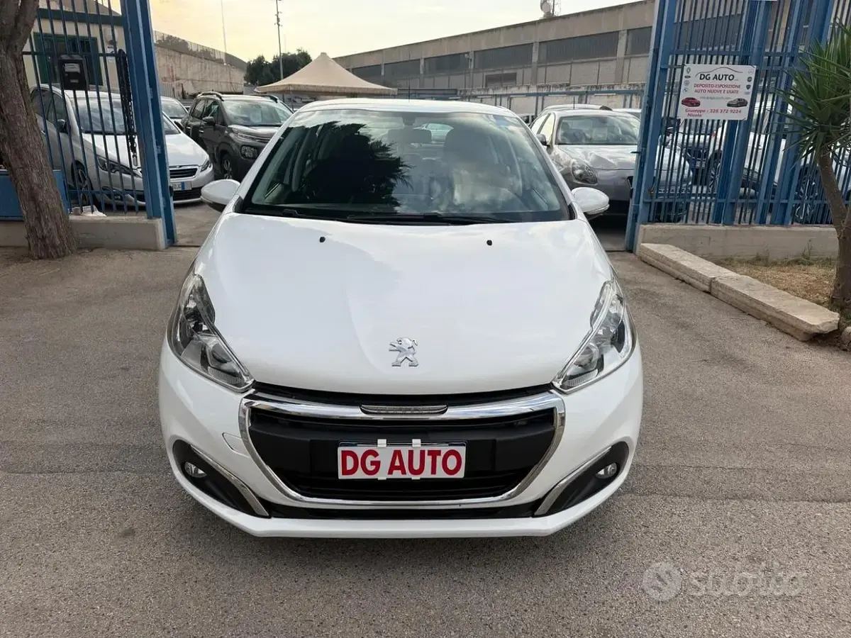 Usata Peugeot 208 75 CV (55 kW) 2017 Bianco Utilitaria