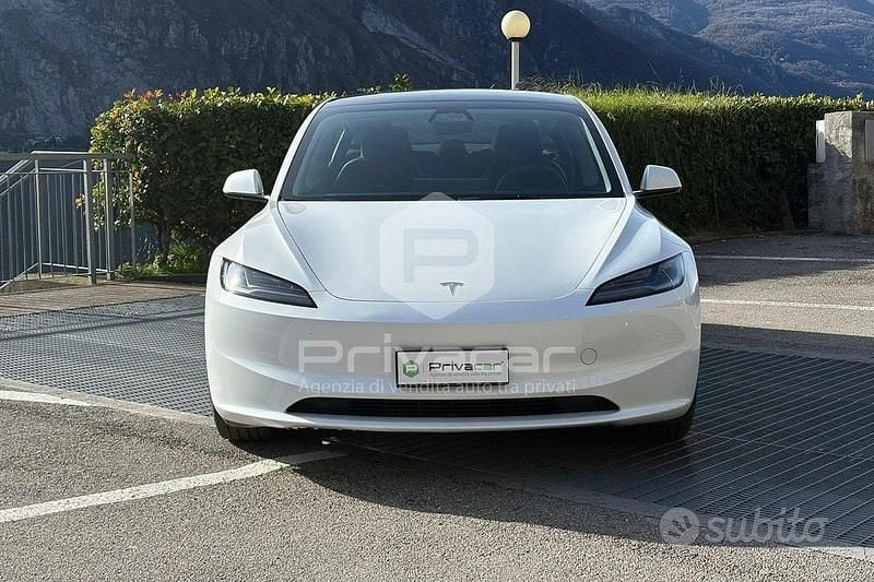 Usata Tesla Model 3 RWD 208 kW (283 CV) 2024 Bianco Berlina