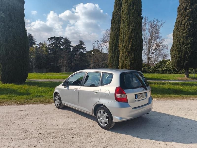 Usata Honda Jazz 77 CV (56 kW) 2008 Argento Utilitaria