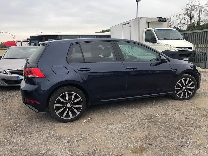 Usata VW Golf VII Highline 110 CV (80 kW) 2015 Blu Berlina