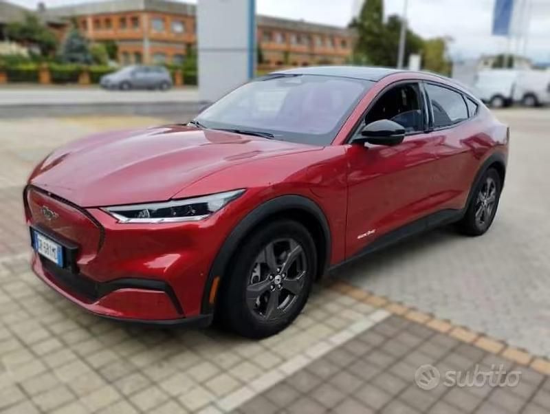 Usata Ford Mustang Mach-E Standard Range 197 kW (269 CV) 2023 Lucid red SUV
