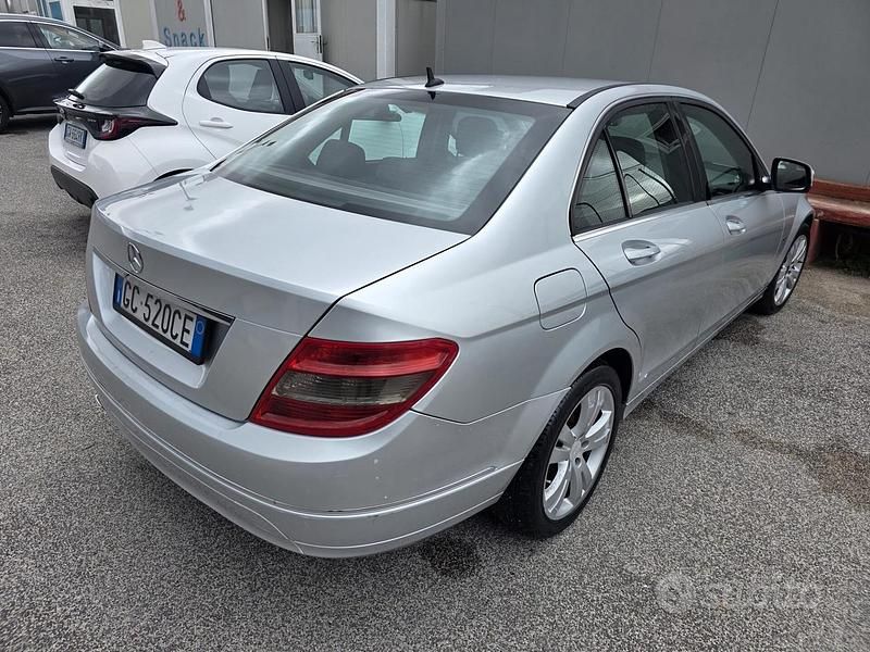 Usata Mercedes C220 135 CV (99 kW) 2009 Argento Berlina